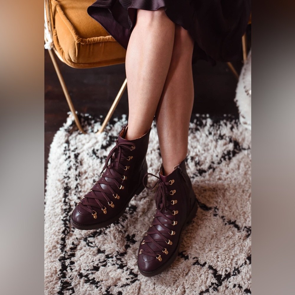 RARE FitFlop Skandi Leather Lace-Up Ankle Boots in Burgundy, size 8, EUC